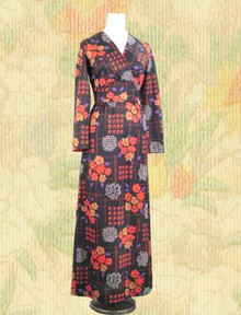 Eye-catching 70s long-sleeved maxi dress