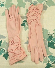 Pale pink nylo-suede ruched gloves