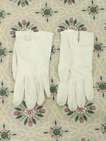 Sensible ivory kid gloves