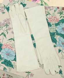 Sweet off-white kid gloves