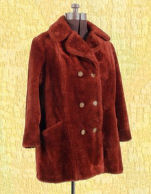 Happening and hip faux fur coat
