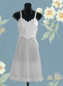 Nylon/taffeta 1940s full slip