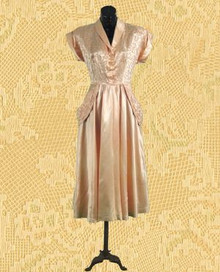 Wonderful 1950s peach satin robe