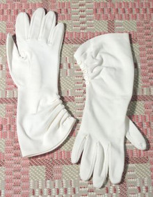 Delicate eggshell gloves