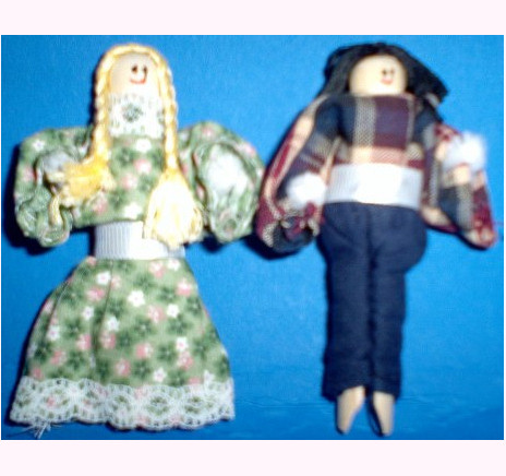 clothespin 2 dolls