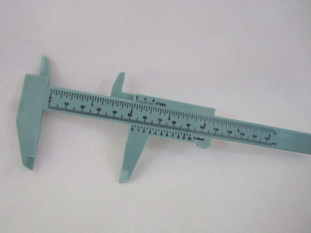 Max throat 1-9/16"
SAE resolution 1/128"
Metric resolution 0.05mm
Measures out side diameter, inside diameter and depth