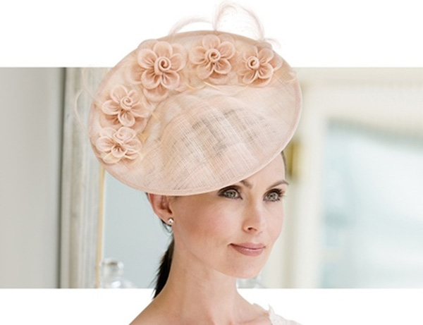 Hats vs Fascinators: What is the Difference? - Gold Coast Couture