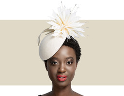 FEATHER FLOWER BERET - Ivory