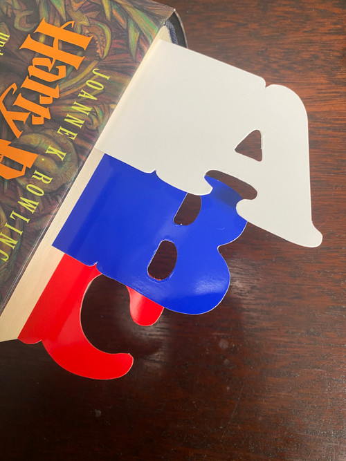 You get a set of three KidsCone BookMark. You can easily mark more then one place in a book - or in different books. And your Kid will like the stickers.
