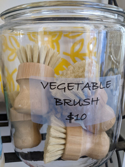 Dish Soap Vegetable Brush with soft bristles