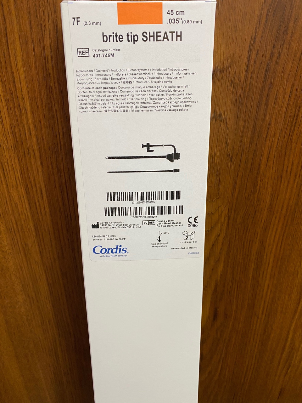 キャビネット　made in india NavePoint 19-inch Wide Networking Cabinet, 18U, 17 Inches Deep, White