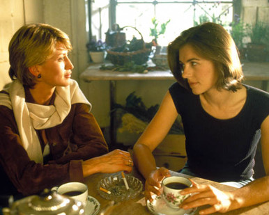 Elizabeth Hurley Photograph and Poster - 1008656 Poster and Photo