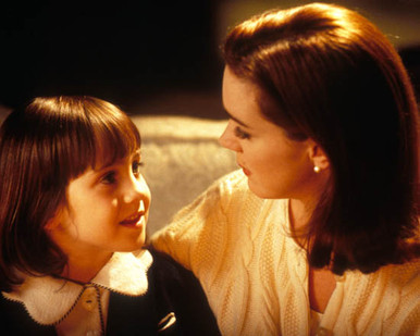 Mara Wilson & Elizabeth Perkins in Miracle on 34th Street (1994) Poster and Photo