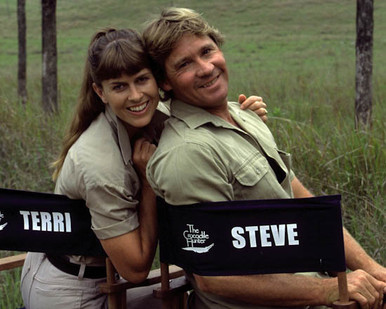 Steve Irwin & Terri Irwin in The Crocodile Hunter: Collision Course Poster and Photo