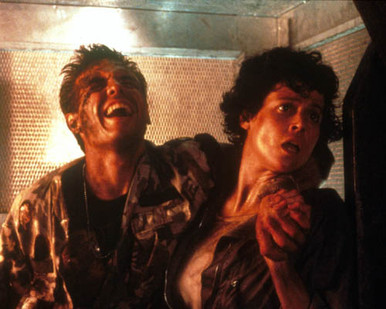 Sigourney Weaver & Michael Biehn in Aliens Poster and Photo