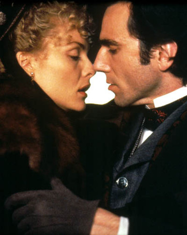 Michelle Pfeiffer & Daniel Day-Lewis in The Age of Innocence Poster and Photo