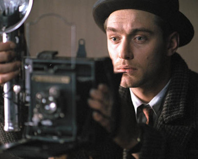 Jude Law in Road to Perdition Poster and Photo