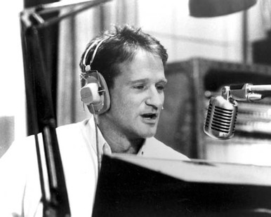 Robin Williams in Good Morning Vietnam Poster and Photo