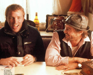 Brad Pitt & Guy Ritchie in Snatch a.k.a. Cerdos y diamantes Poster and Photo