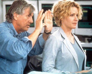 Paul Verhoeven & Elisabeth Shue in The Hollow Man Poster and Photo