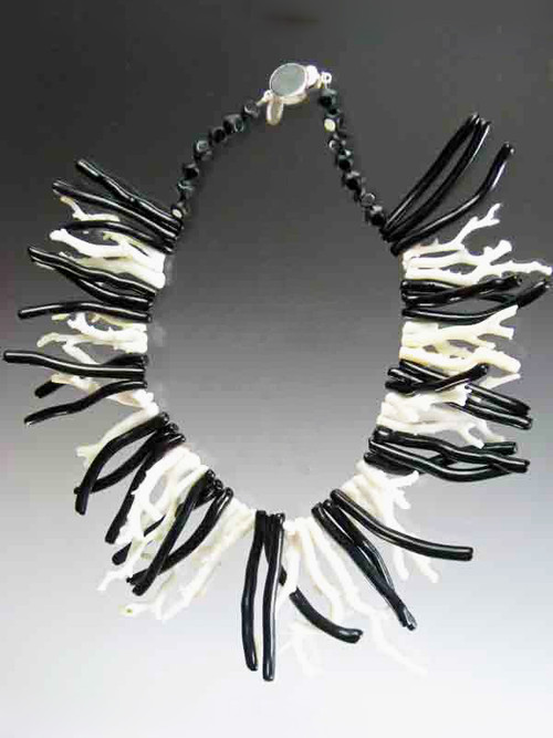  Alternating natural white and black coral branches dramatically circle your neck in a 18" collar.   
