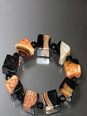 This geometric cube bracelet in seasonal agate colors makes a strong statement. Stretches to 8"
