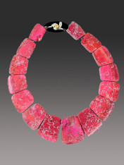 This affordable and  easy to wear jasper collar features intricately patterned bright cherry red that will blend will all your spring summer ensembles. 18"