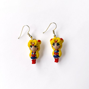 Sailor Moon - Serena Dangle Earrings