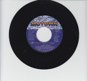 Bobby Nunn ?– Hangin' Out At The Mall * Used 7" Vinyl