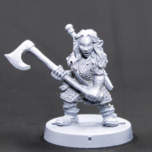Female Dwarf warrior with Great Axe