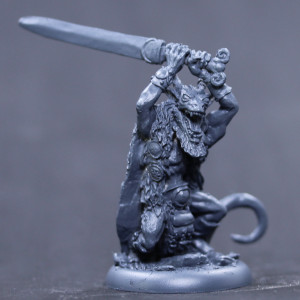 Ormsliki Firar (Dragon man) with Great sword