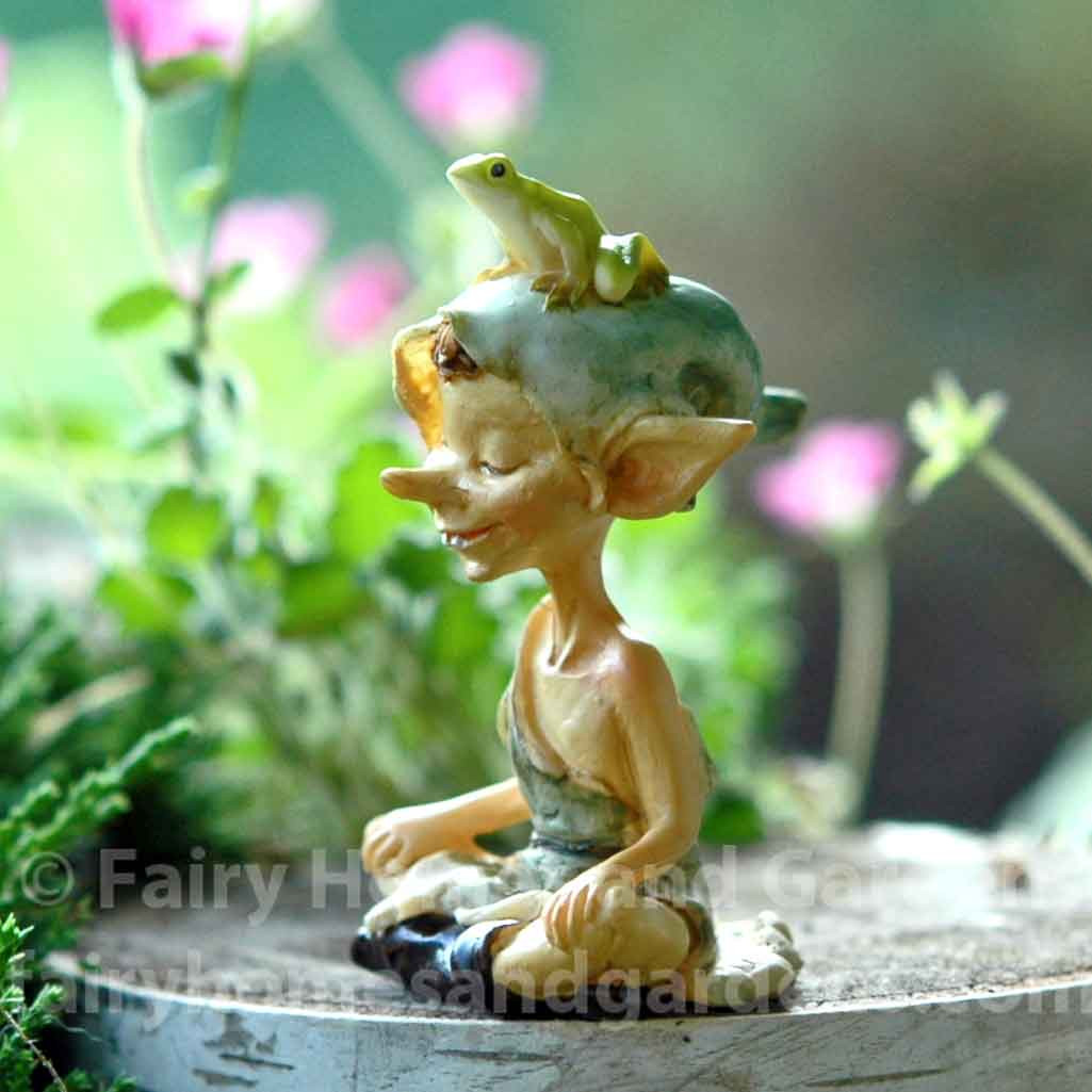 Top Collection Miniature Fairy Garden and Terrarium Pixie Meditating with Frog Figurine