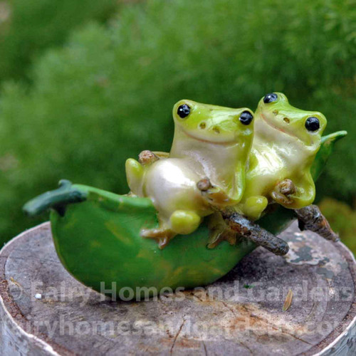Fat Little Frogs on a Peapod Boat