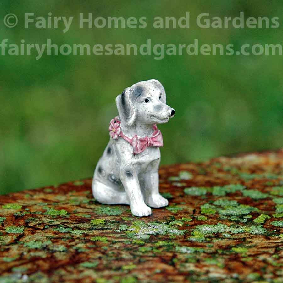 Miniature Dollhouse FAIRY GARDEN Figurine ~ Water Well with Puppy Dog ~ NEW 