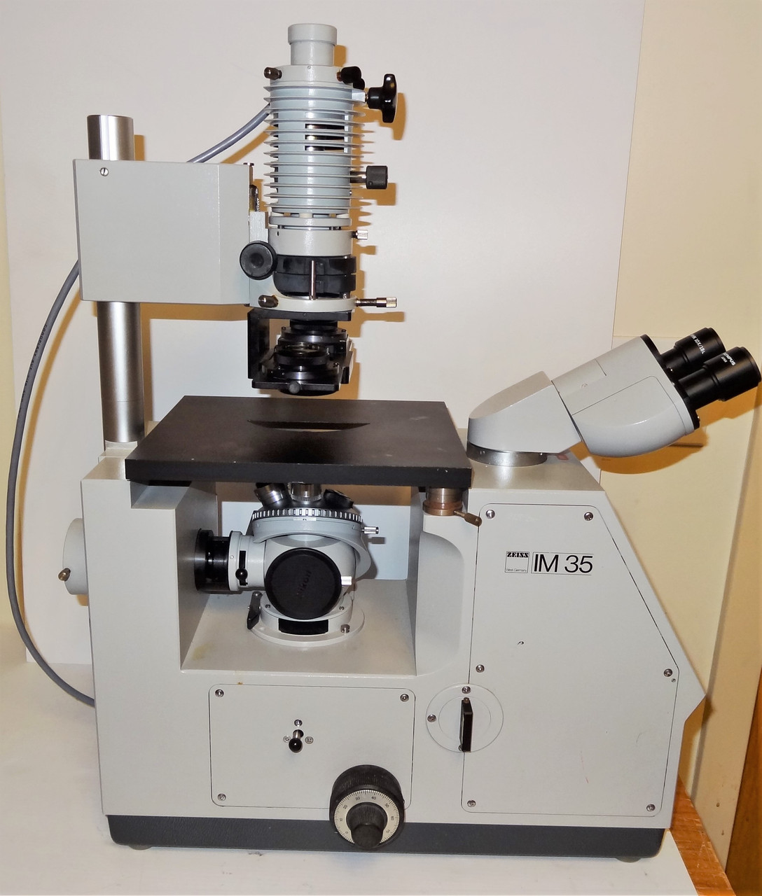 Zeiss IM35 Inverted Microscope Equipped With Hoffman Modulation