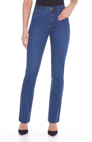 5 pockets/zipper front/ belt loops/embroidered detail back pockets
Gently curved shape follows body contours
Waistband sits slightly below the body's natural waist
Tailored hips and slimmer thighs create a long lean look
33" inseam
76% cotton 22% polyester 2% spandex 
Machine Wash 
Style #2371250