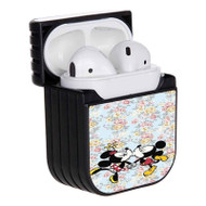 Onyourcases Mickey Mouse and Minnie Mouse Kiss Custom AirPods Case Cover Apple AirPods Gen 1 AirPods Gen 2 AirPods Pro Hard Skin Awesome Protective Cover Sublimation Cases