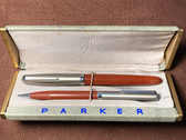 PARKER VS FOUNTAIN PEN AND PENCIL SET IN BOX